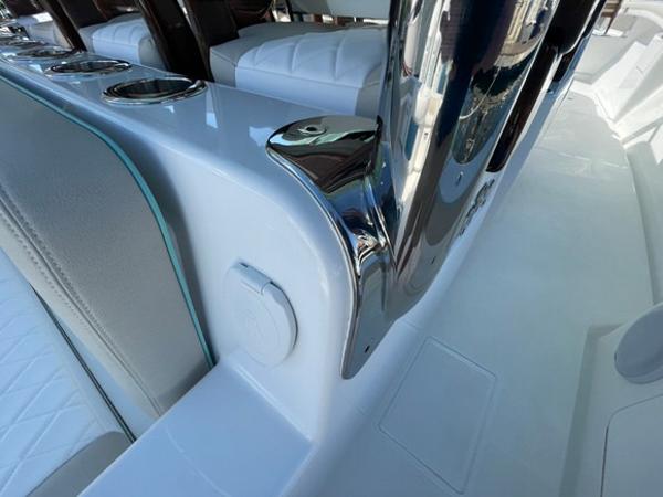 2026 Mag Bay 43 Center Console - 96