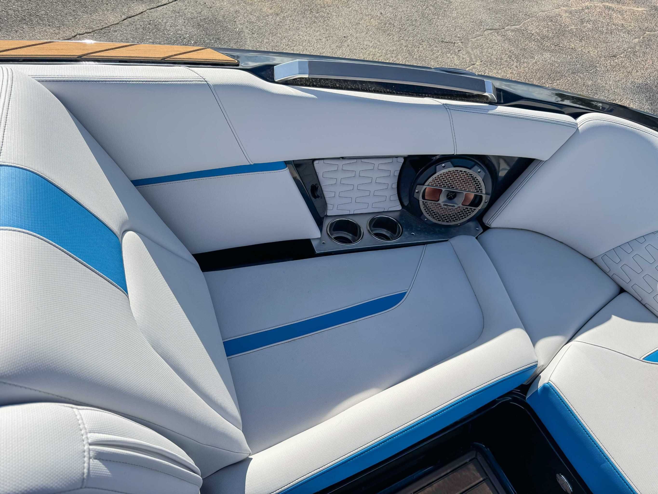 2019 MasterCraft X24 - 10