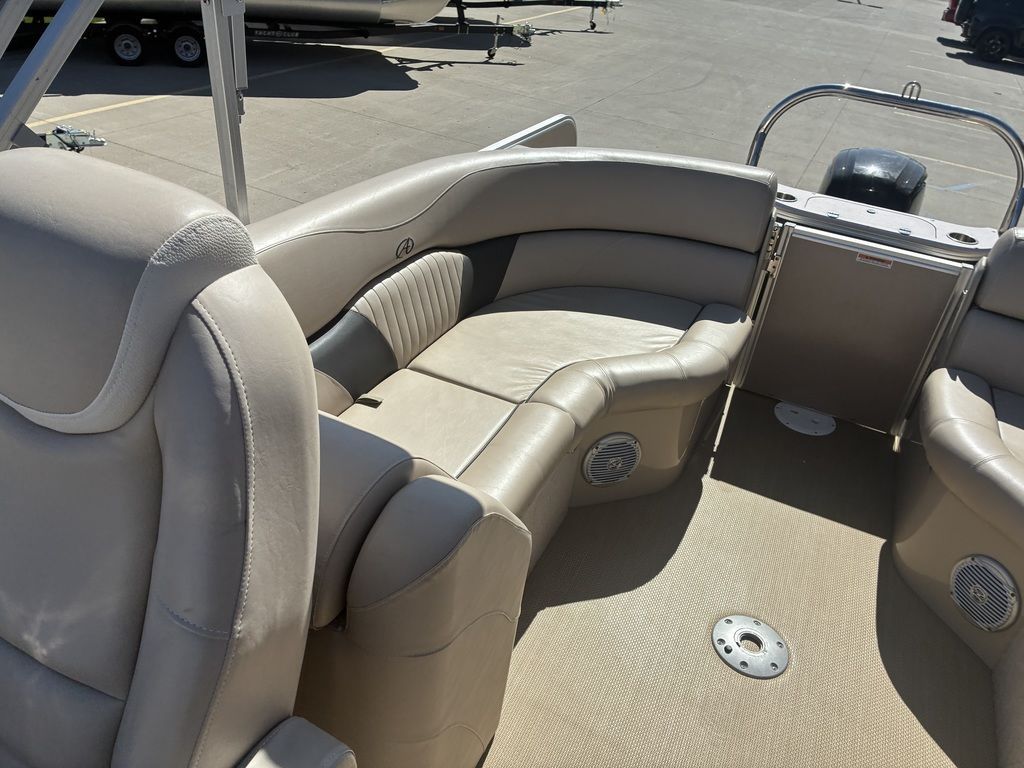 2014 Avalon 2485QL Wind Jammer - 24