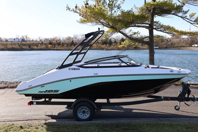 2026 Yamaha Boats AR 195 BOTH COLORS AVAILABLE - 2