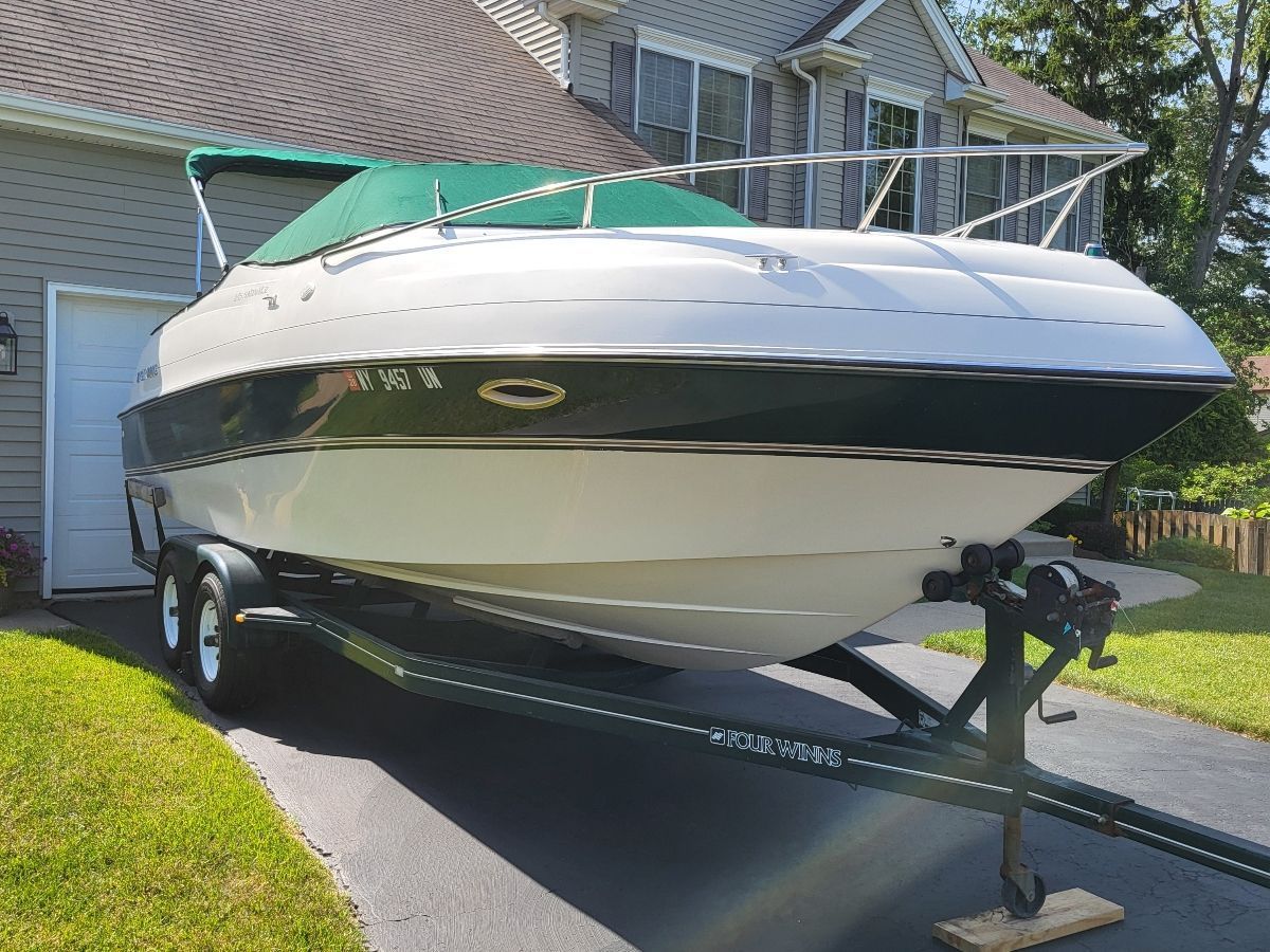 1996 Four Winns 245 Sundowner