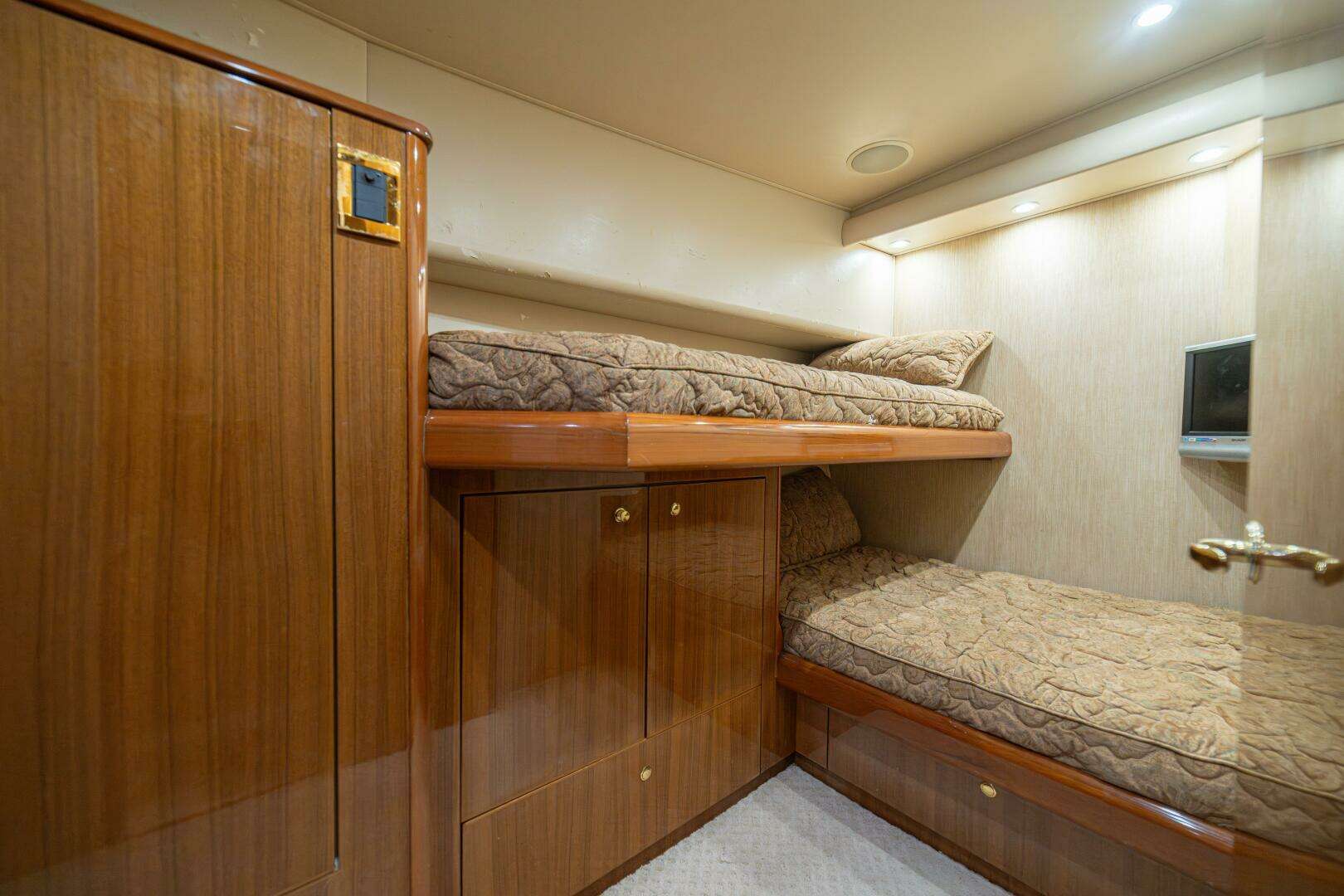 2006 Viking 56 Convertible - Image 47