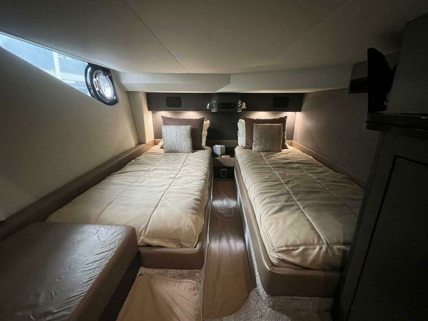2017 Marquis 500 Sport Yacht - Image 40