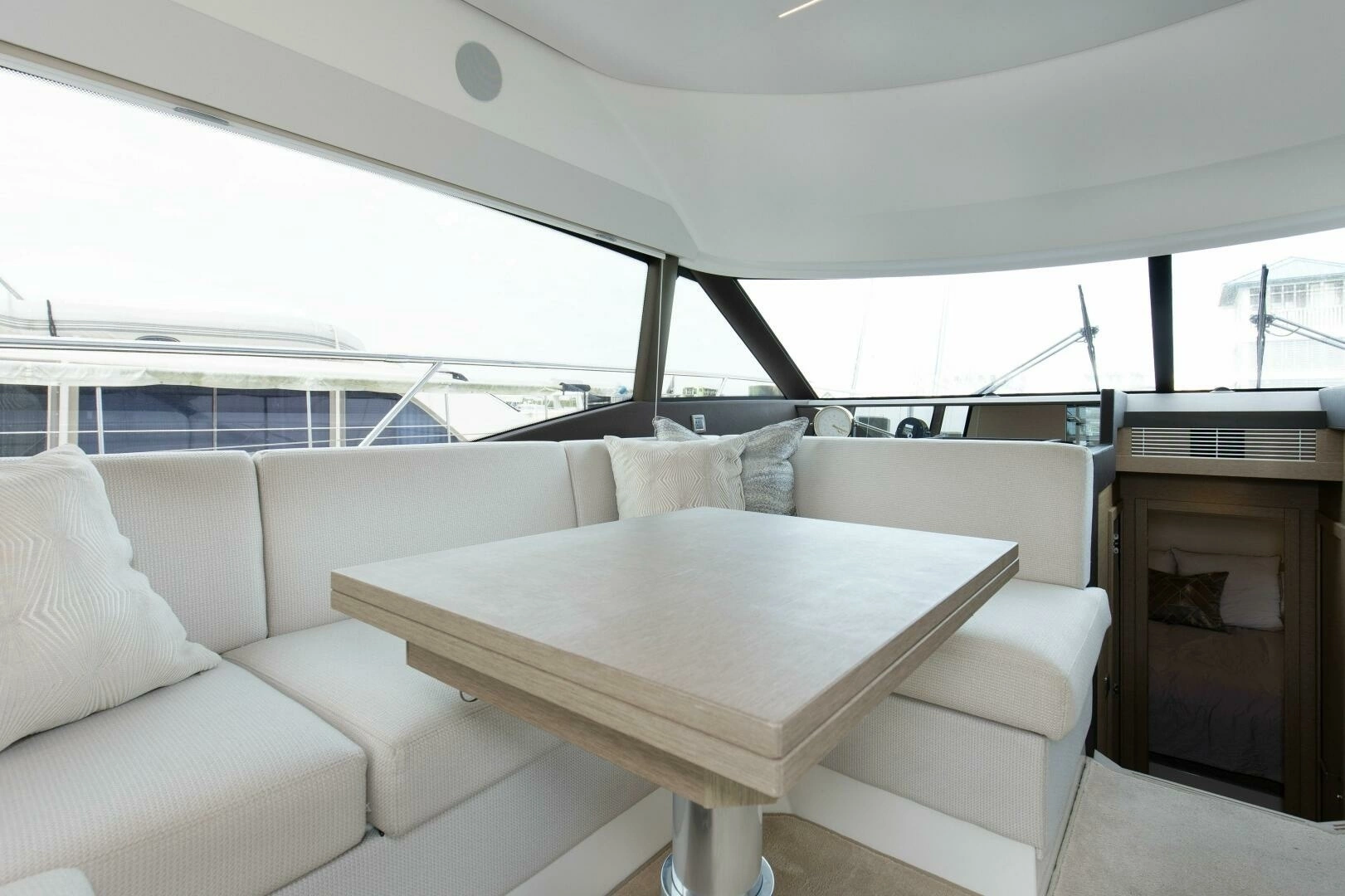 2023 Prestige 460 Flybridge - Image 17