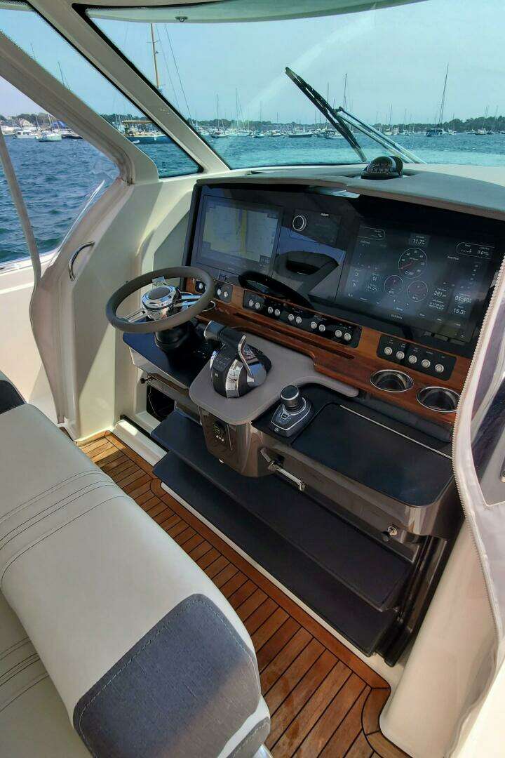 2021 Tiara Yachts 38 LS - Image 19