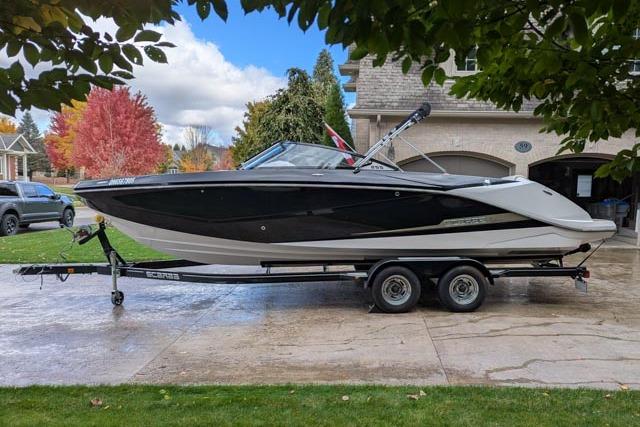 2017 Scarab 255 Platinum SE