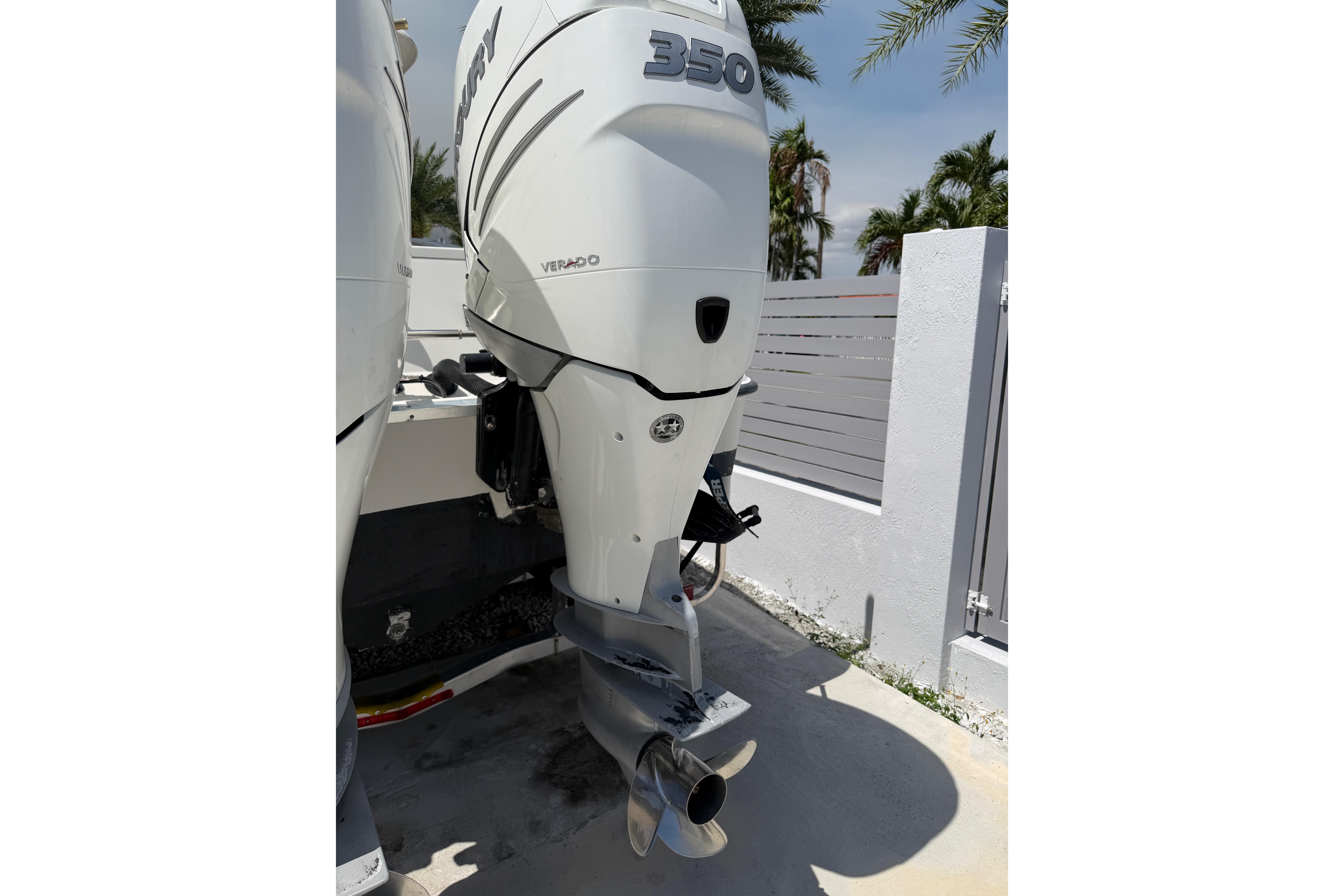2008 Hydra-Sports Vector 2900 CC with Mercury Verado 350 outboard engine.