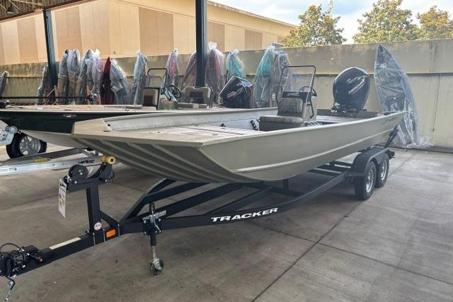 2026 Tracker Grizzly 2072 CC