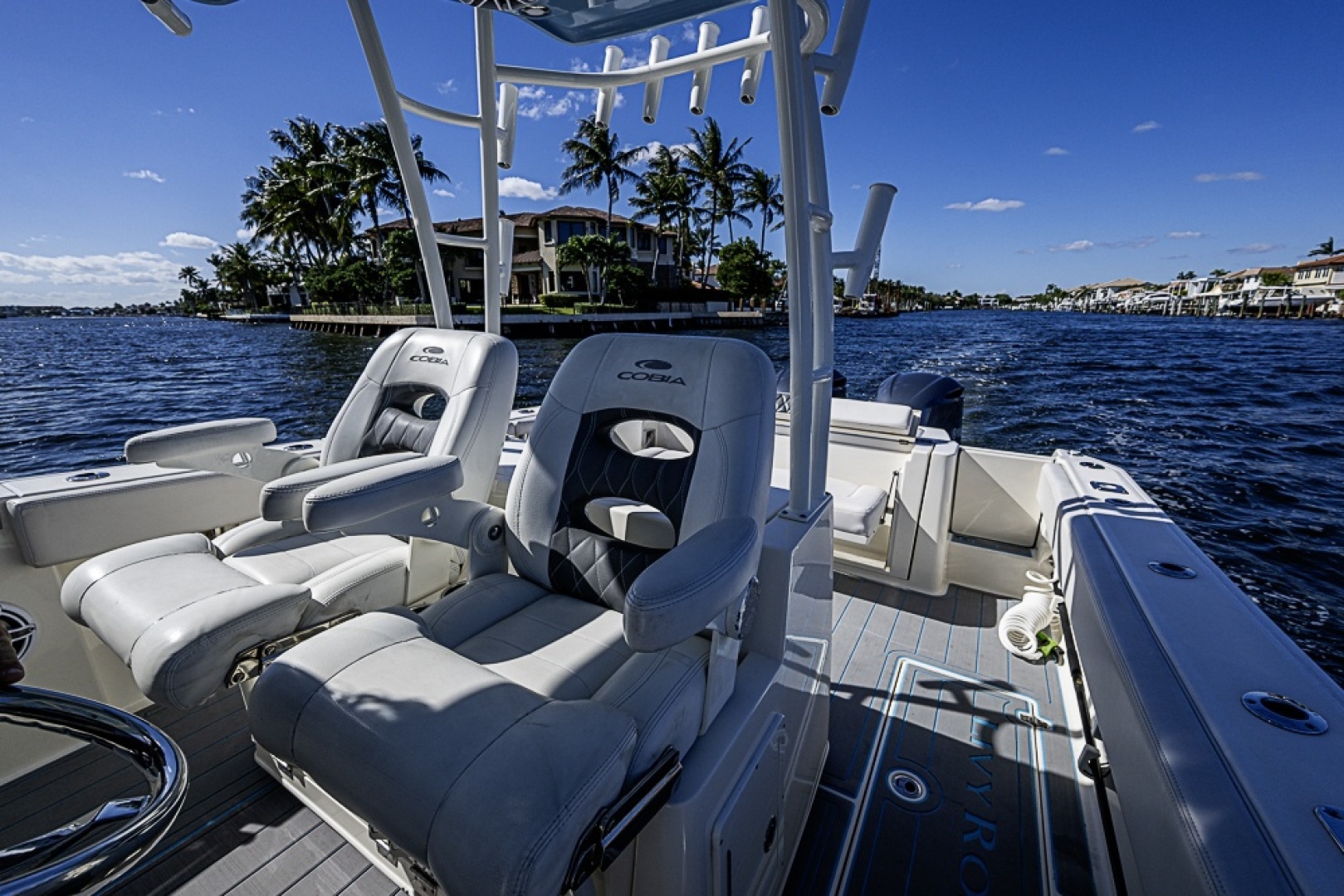 2021 Cobia 320 CC - Image 23