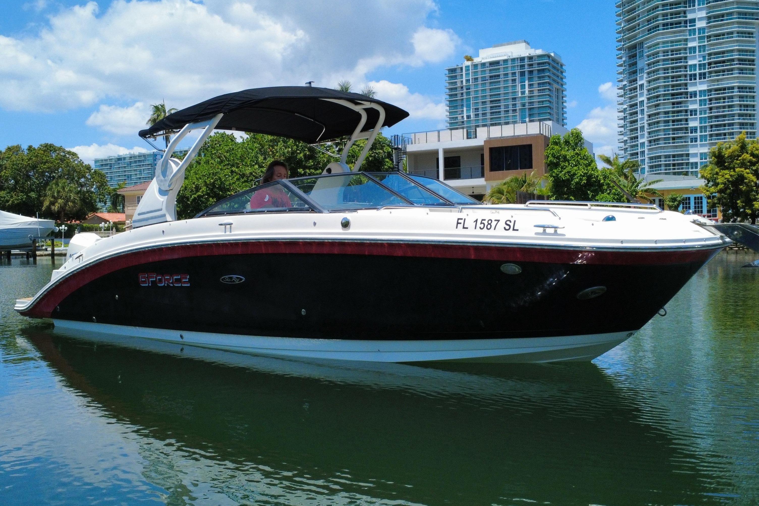 2019 Sea Ray SDX 270 Outboard