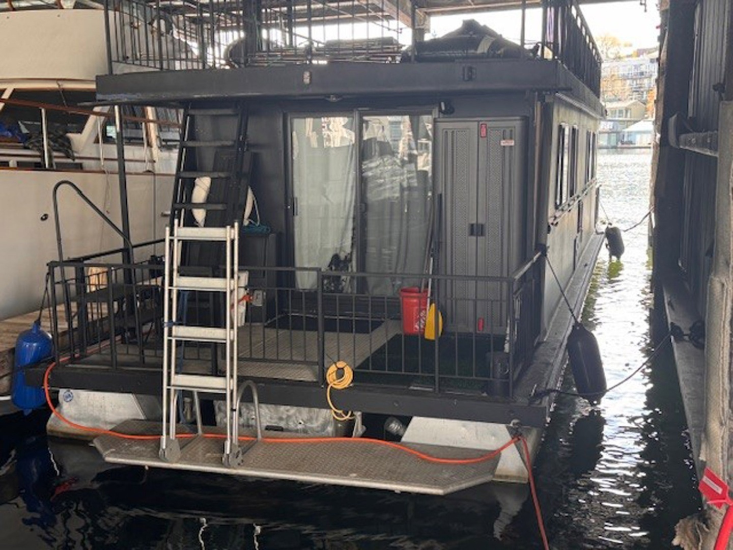 1985 Three Buoys Houseboat - Image 4