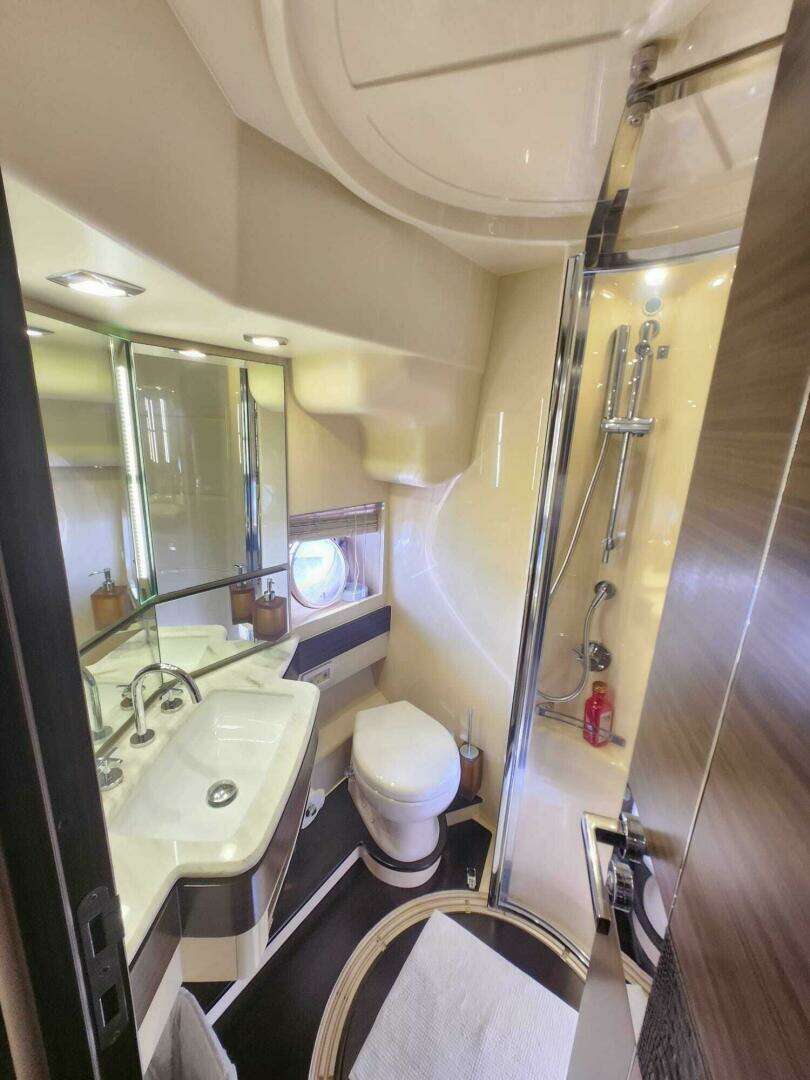 2014 Azimut Flybridge - Image 81