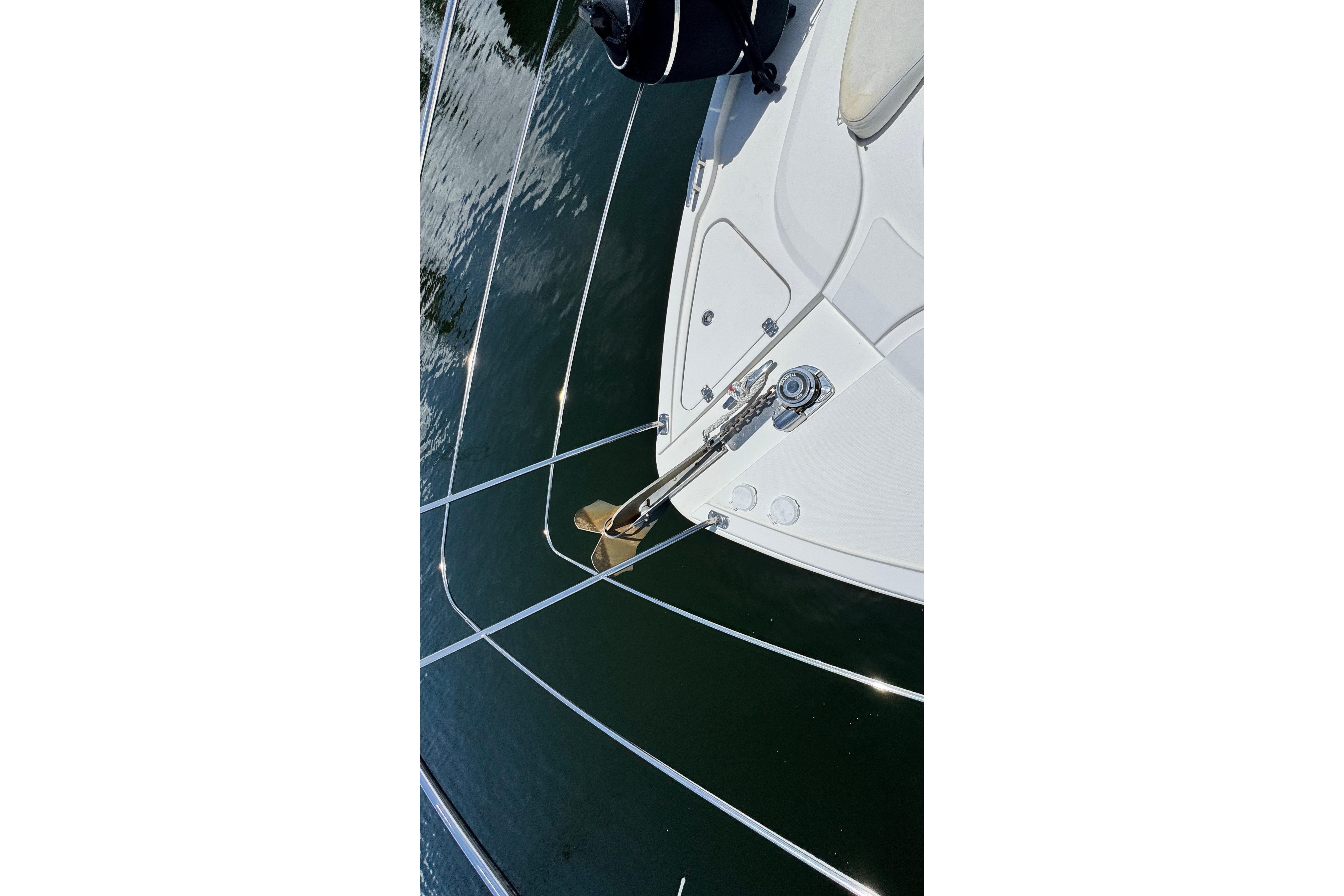 2007 Carver 47 Motor Yacht Anchor