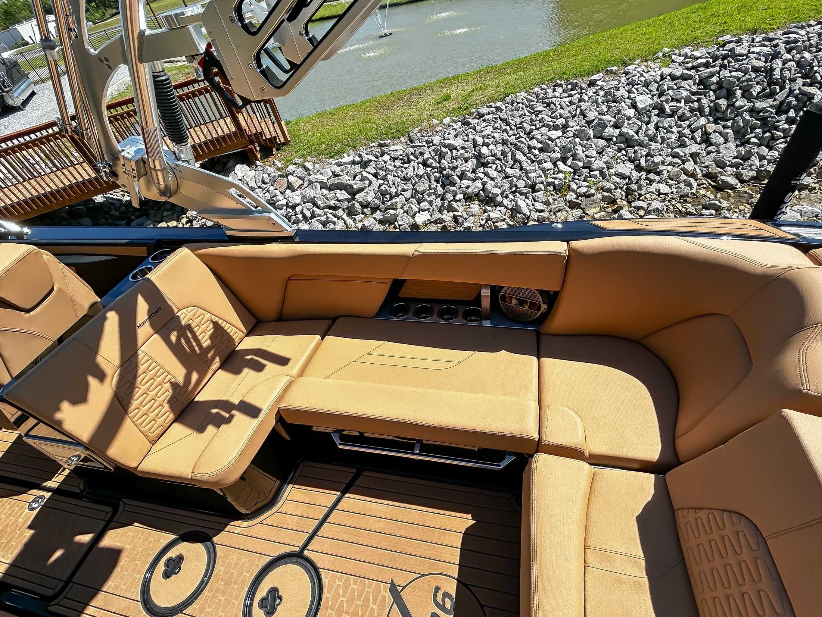 2021 MasterCraft X26 - 19