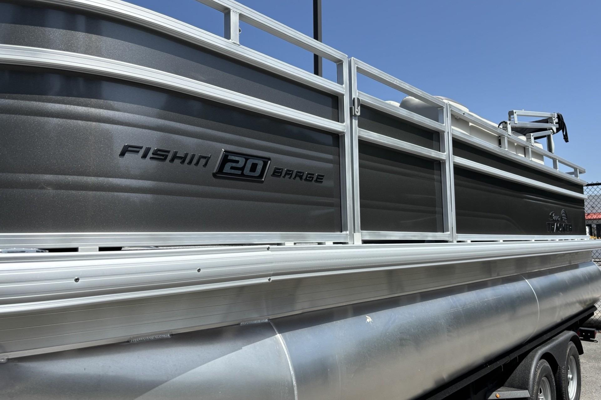 2026 Sun Tracker Fishin' Barge 20 DLX