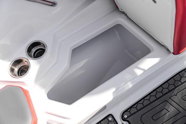 2025 Scarab 255 LX - 35