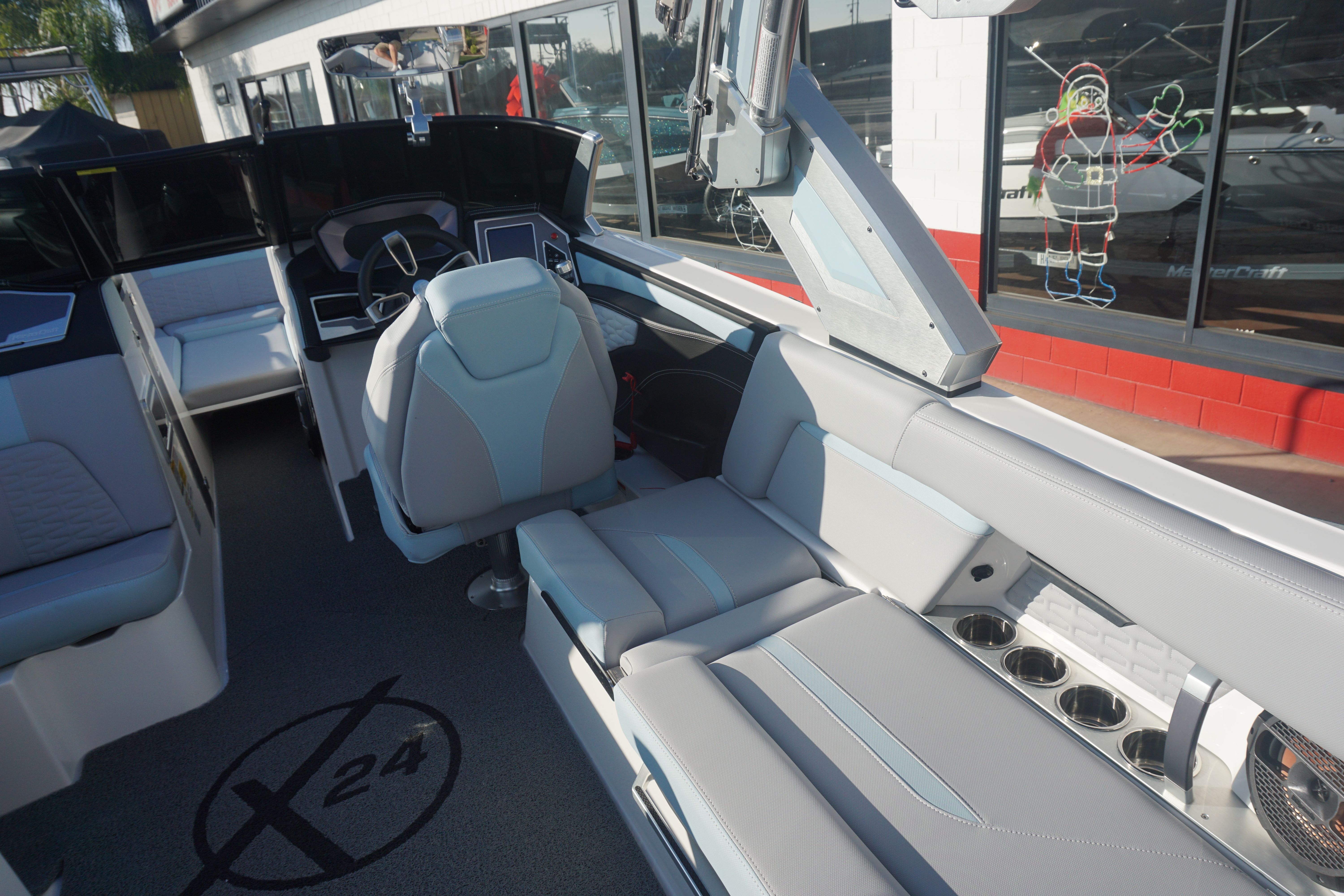 2022 MasterCraft X24 - 16