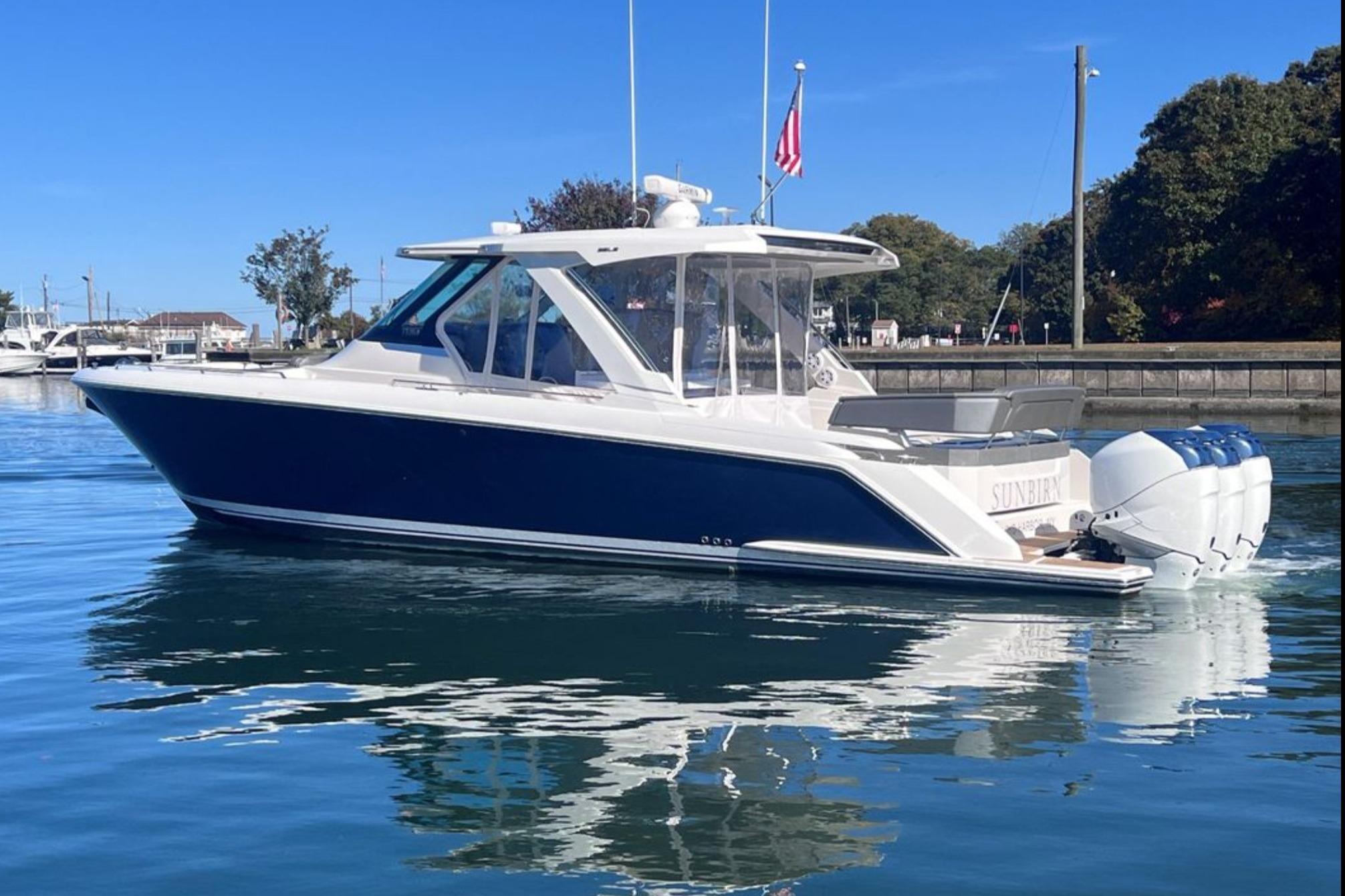 2022 Tiara Yachts 38 LS