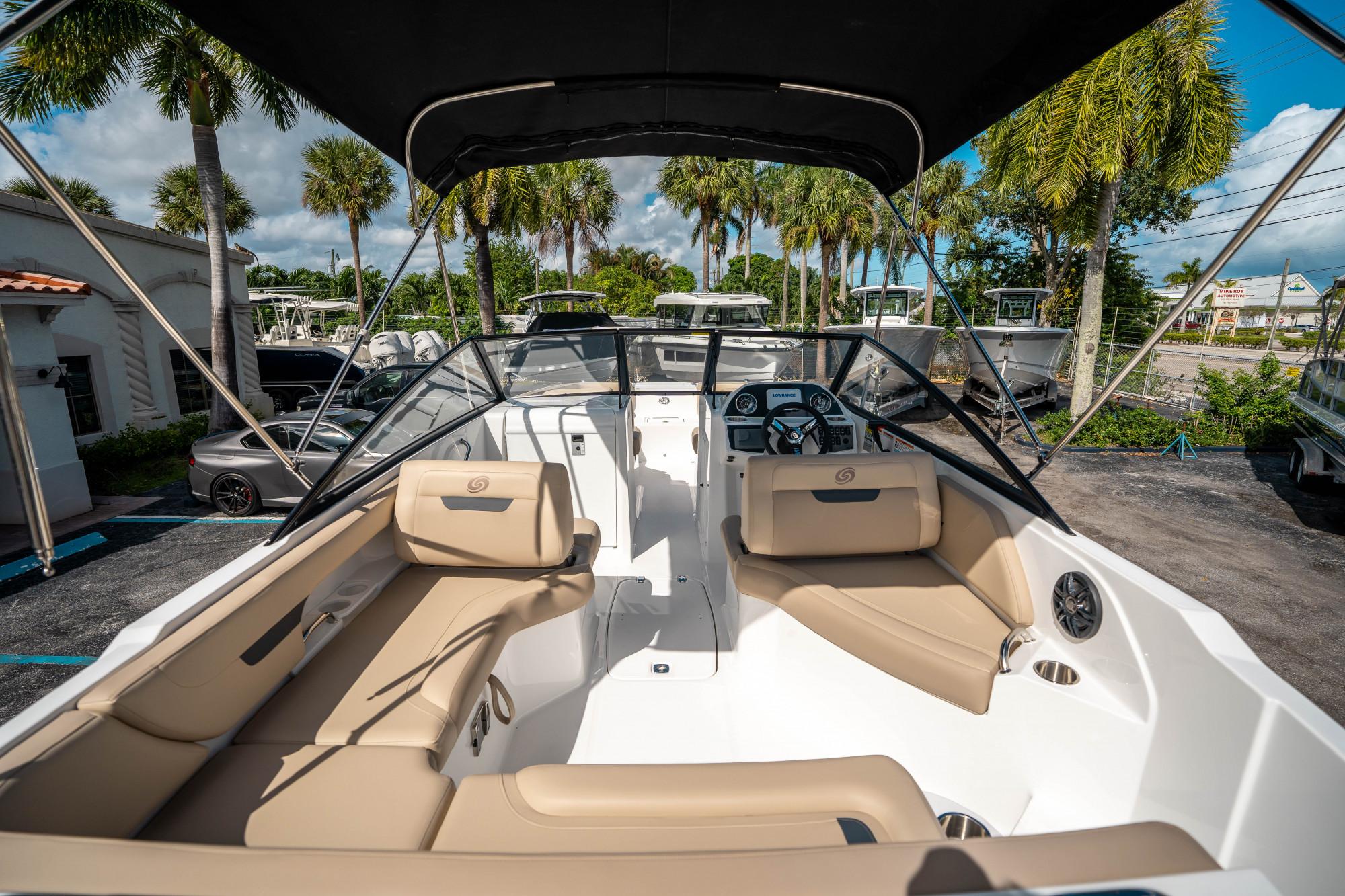 2025 Hurricane SunDeck 235 OB - 9