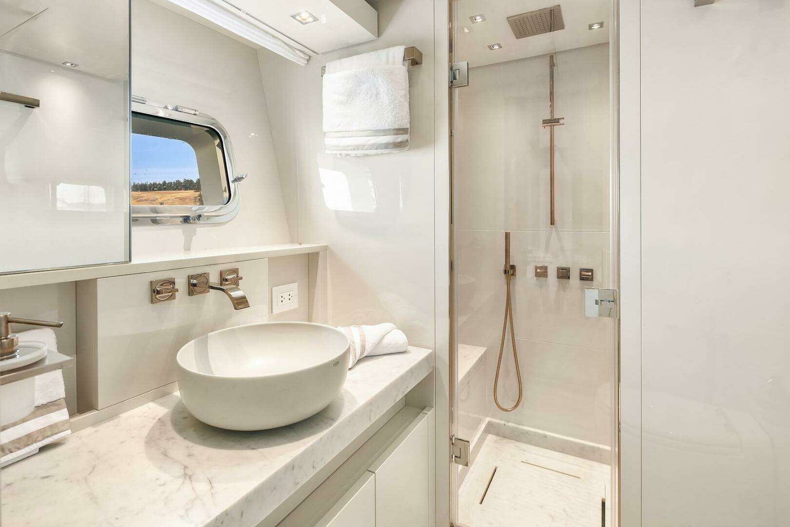 2023 Sanlorenzo SL86 - Image 32