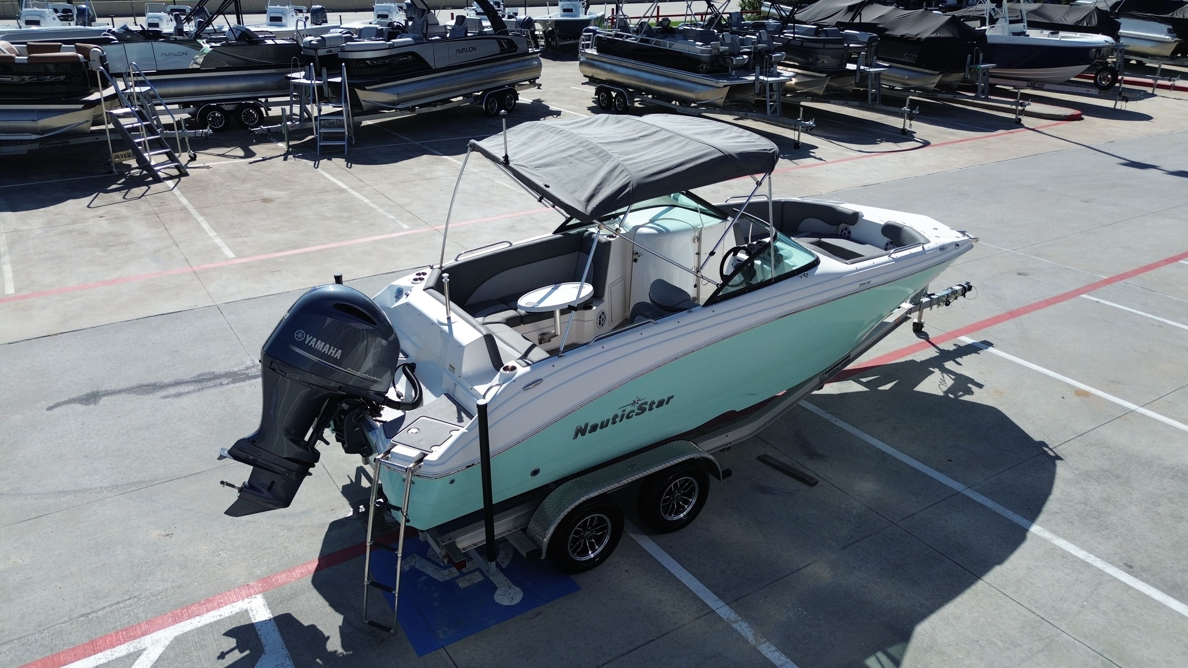 2023 NauticStar 223 DC - 10