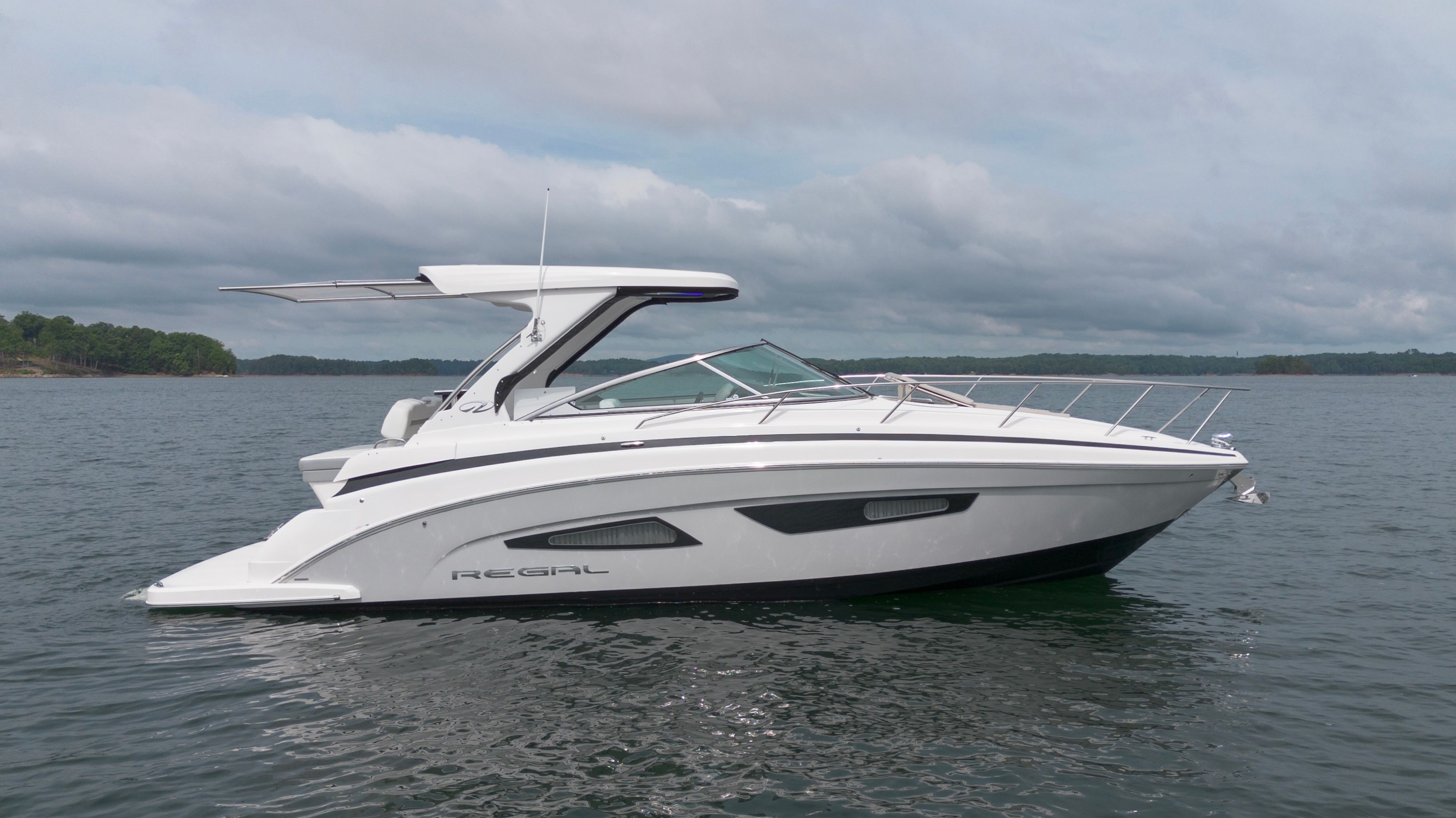 2025 Regal 33 Express