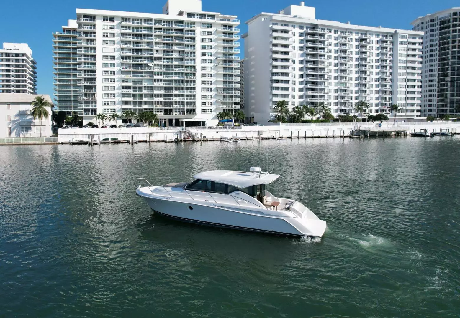2018 Tiara Yachts 39 Coupe - Image 3