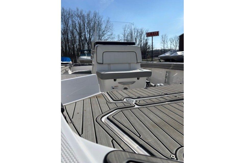 2022 Yamaha Boats 195 FSH Deluxe interior with seating and deck, outdoors.