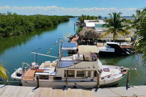 1977 Marine Trader 40 Double Cabin