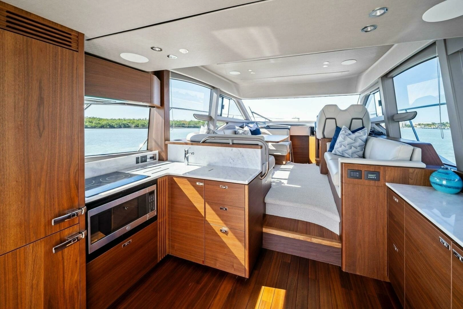2023 Princess F50 - Image 4