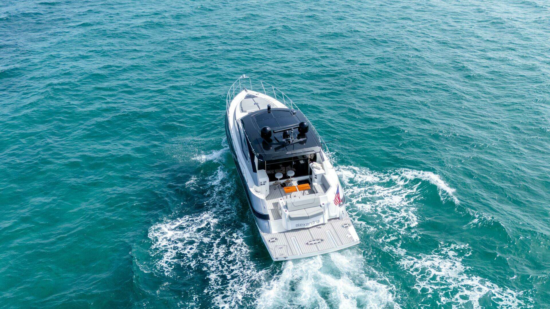 2014 Cruisers Yachts 45 Cantius - Image 6