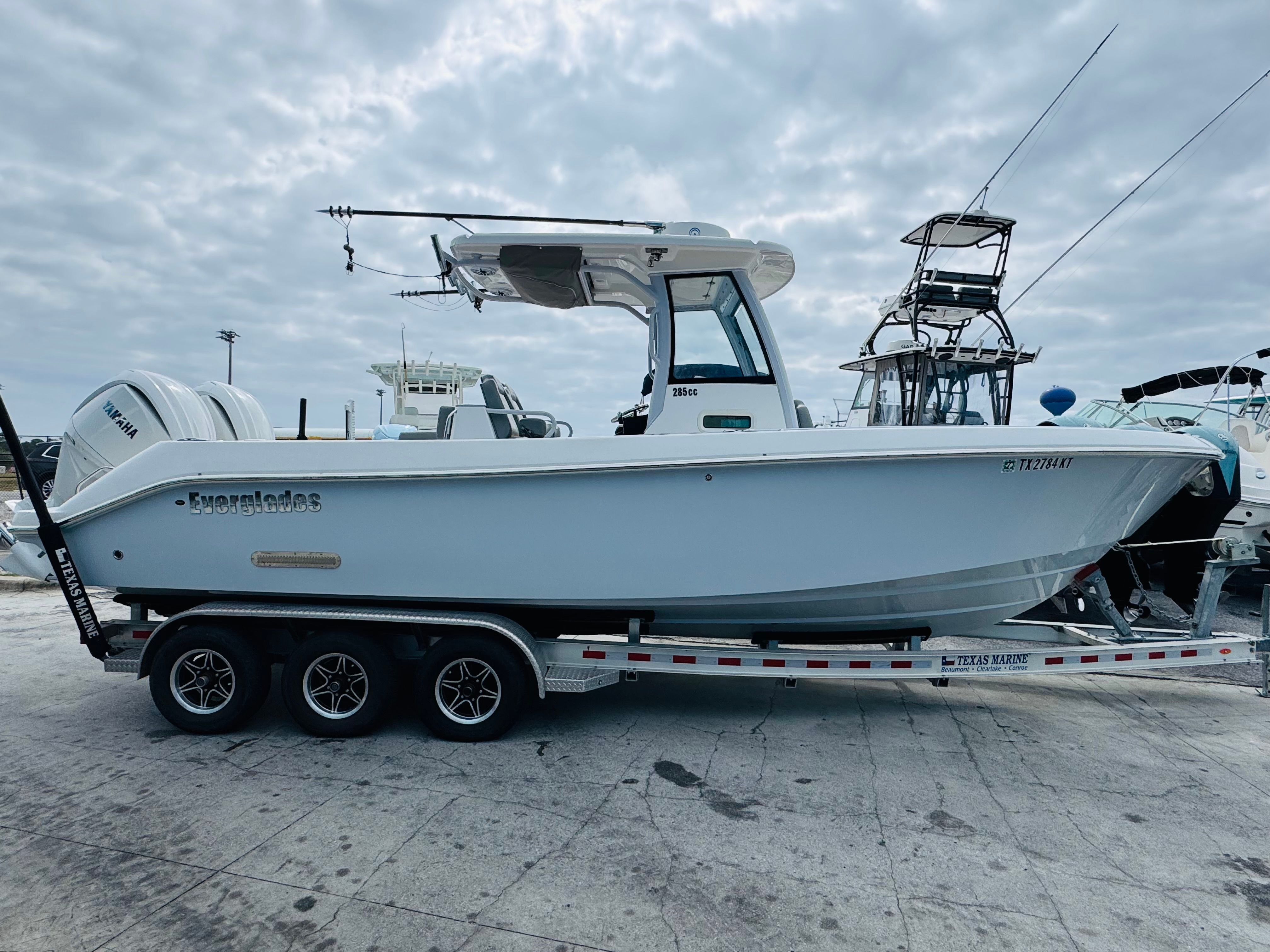 2023 Everglades 285 Center Console