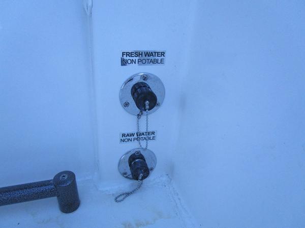 Sea Pro 292 Offshore 2025 boat water outlets labeled non-potable.