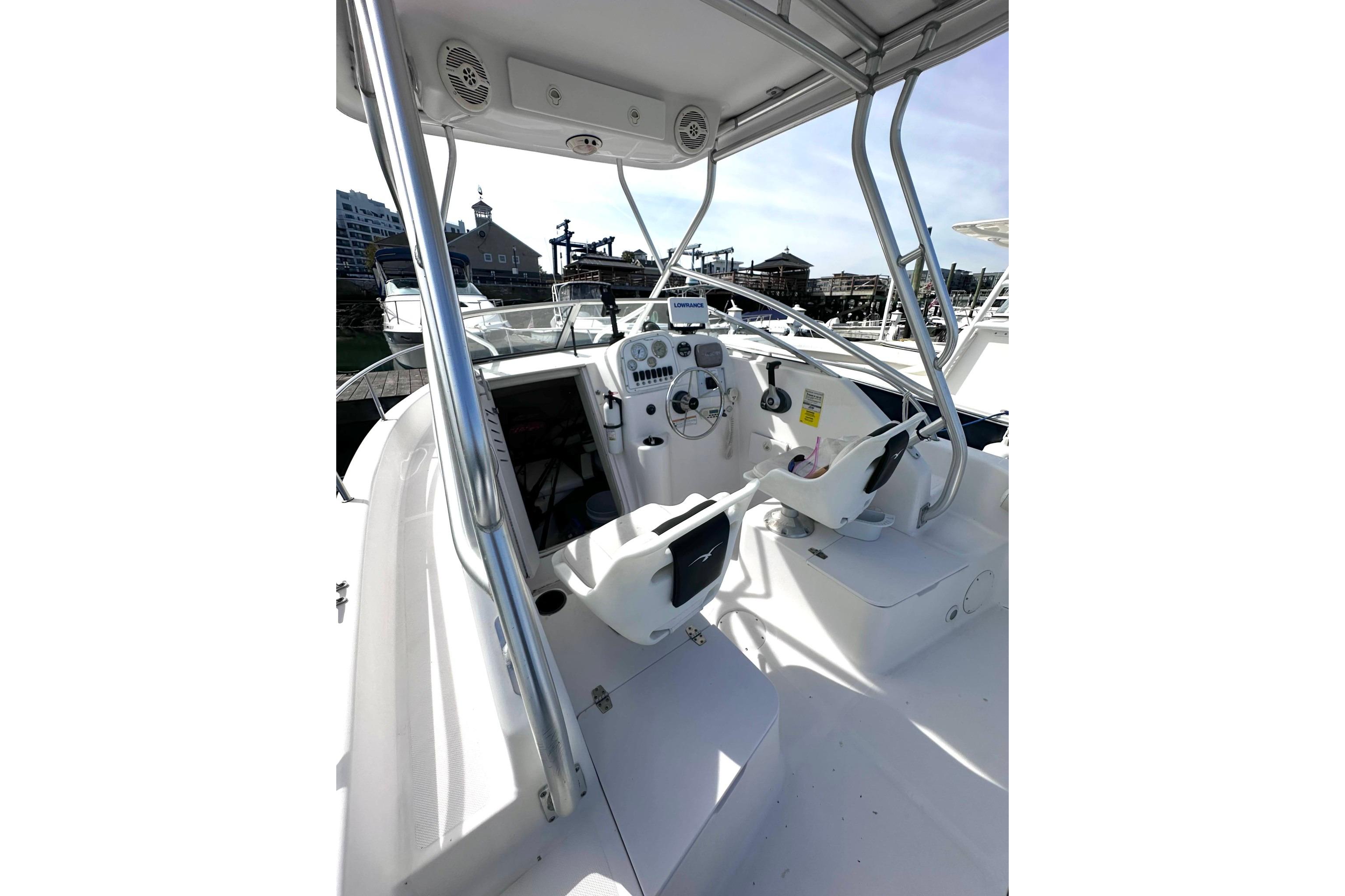 2006 Pro-Line 21 Walkaround boat interior with steering console and seating.