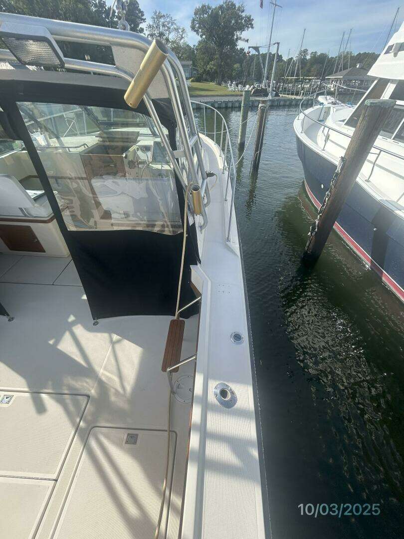 1985 Pursuit 3100 Open - Image 12