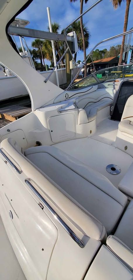 The image shows the cockpit of a 2002 Wellcraft 3300 Martinique with white seating.