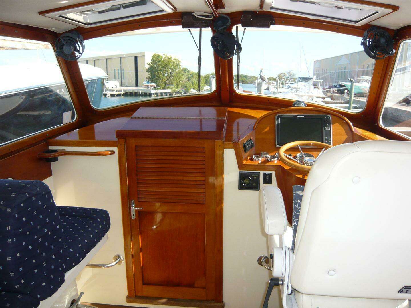 1998 Hinckley 36 Classic - Image 13
