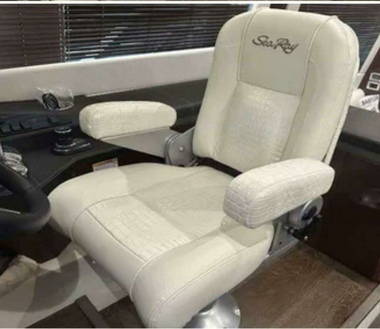 2017 Sea Ray 51 Fly - Image 10