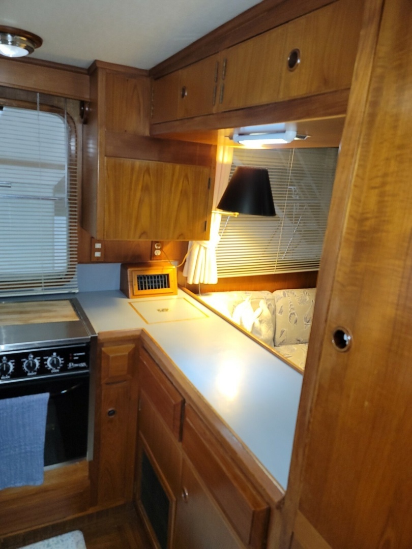 1990 DeFever Offshore Cruiser - Image 22