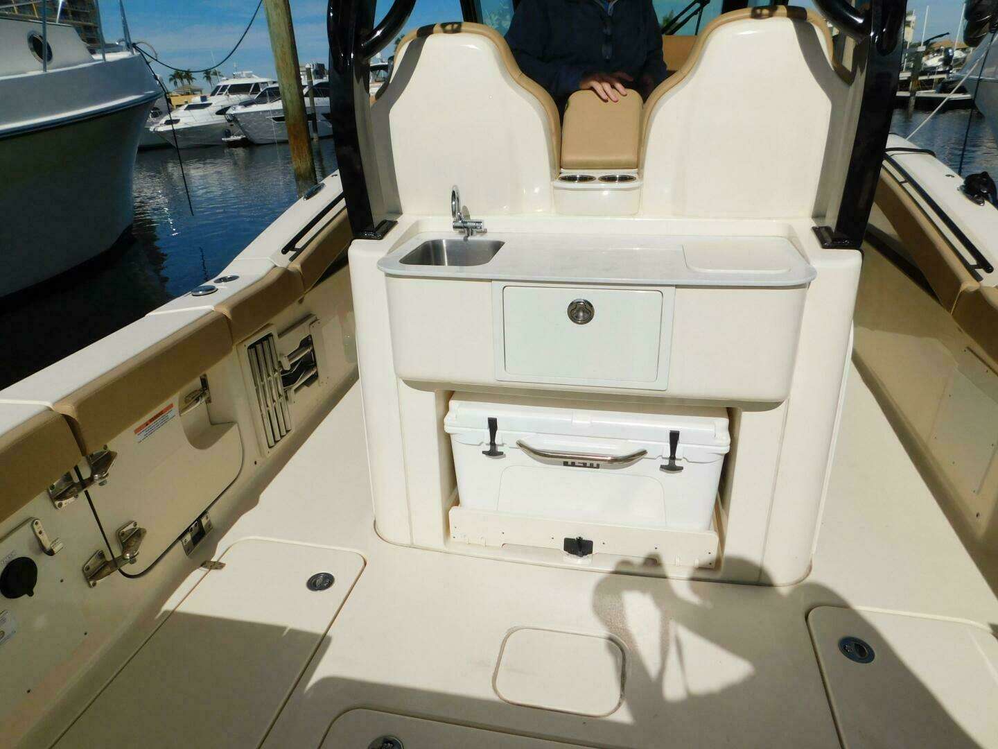 2024 Scout 330 LXF - Image 8