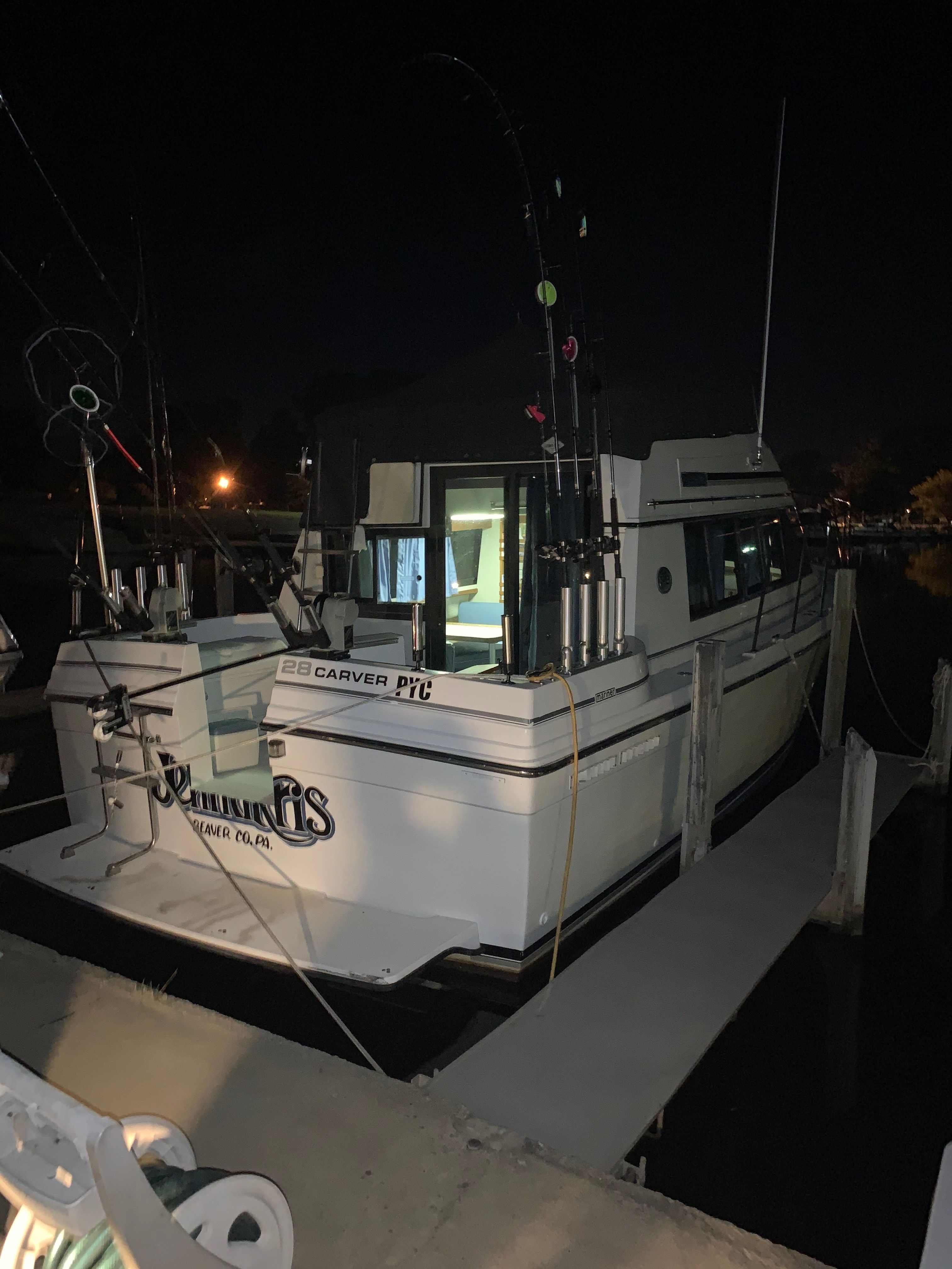 1990 Carver 28 Mariner / Voyager - 12