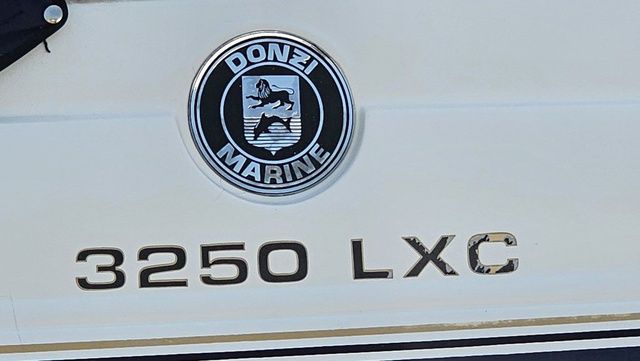 1997 Donzi 3250 LXC - 23