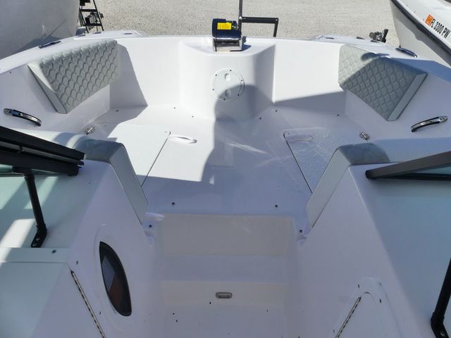 2026 Twin Vee 240 GFX DUAL CONSOLE - 15