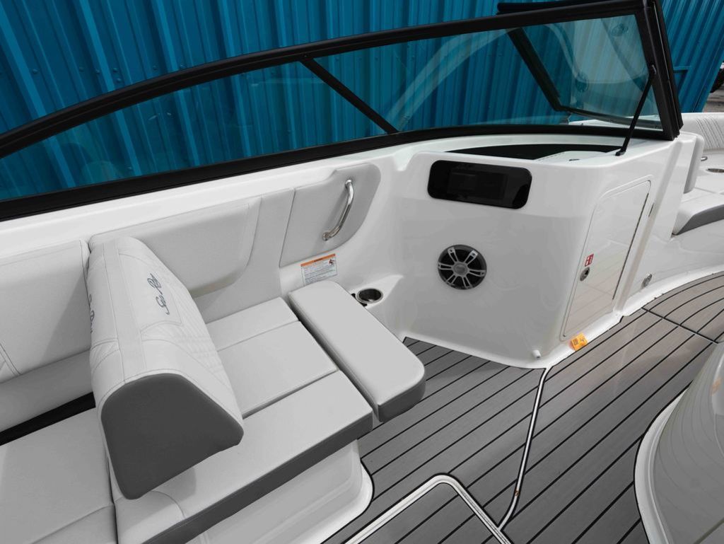 2025 Sea Ray SDX 250 - 10
