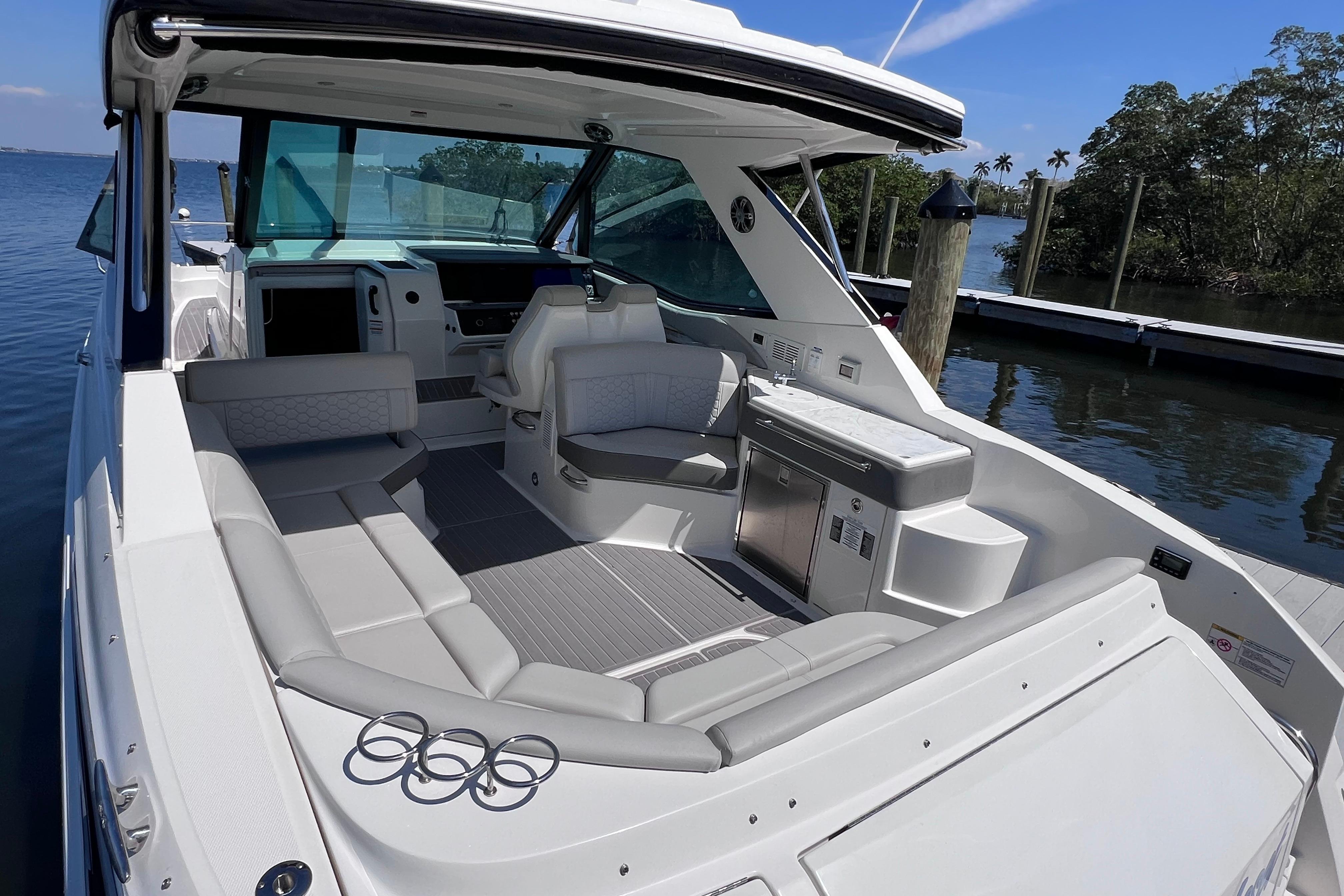 2022 Sea Ray Sundancer 320 Coupe Outboard with spacious seating and modern amenities.
