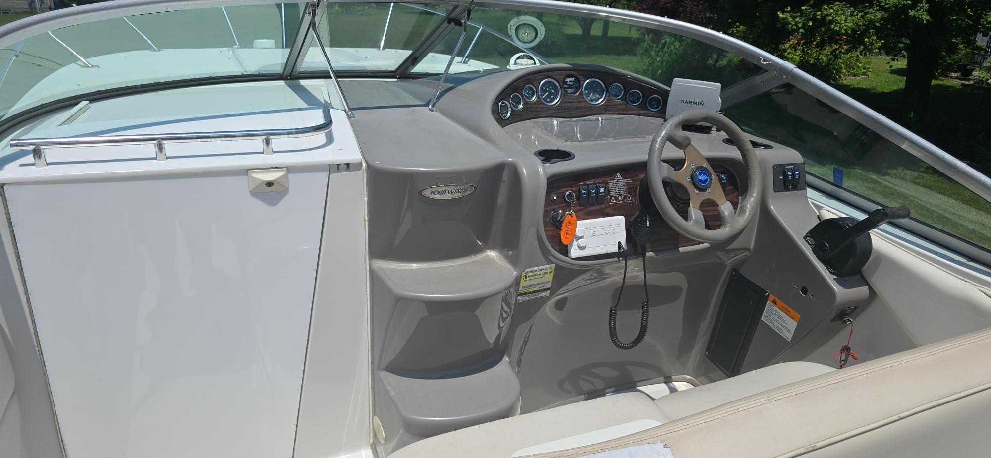 2001 Four Winns 268 Vista - 10