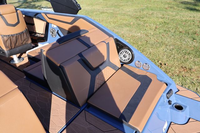 2026 Yamaha Boats 222 XD BOTH COLORS AVAILABLE - 23