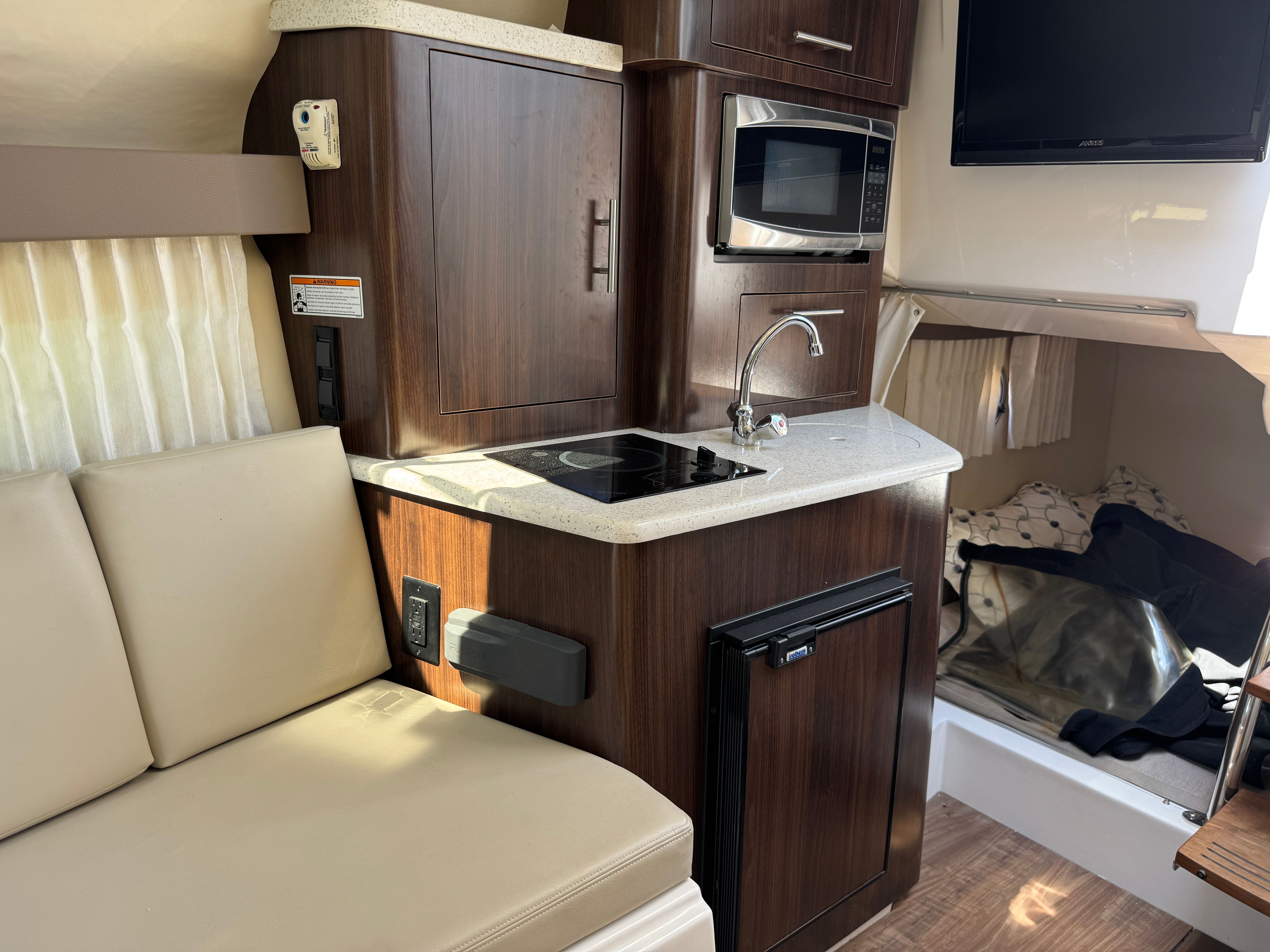 2016 REGAL 28 EXPRESS - Image 25