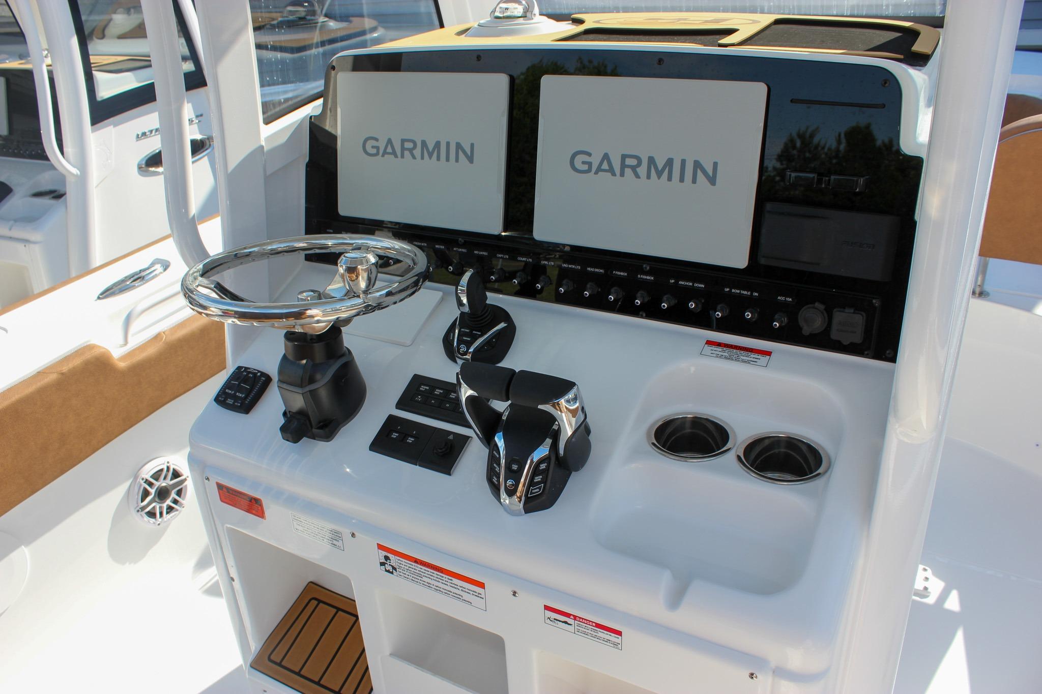 2027 Sea Hunt Ultra 275 SE helm with Garmin displays and modern controls.