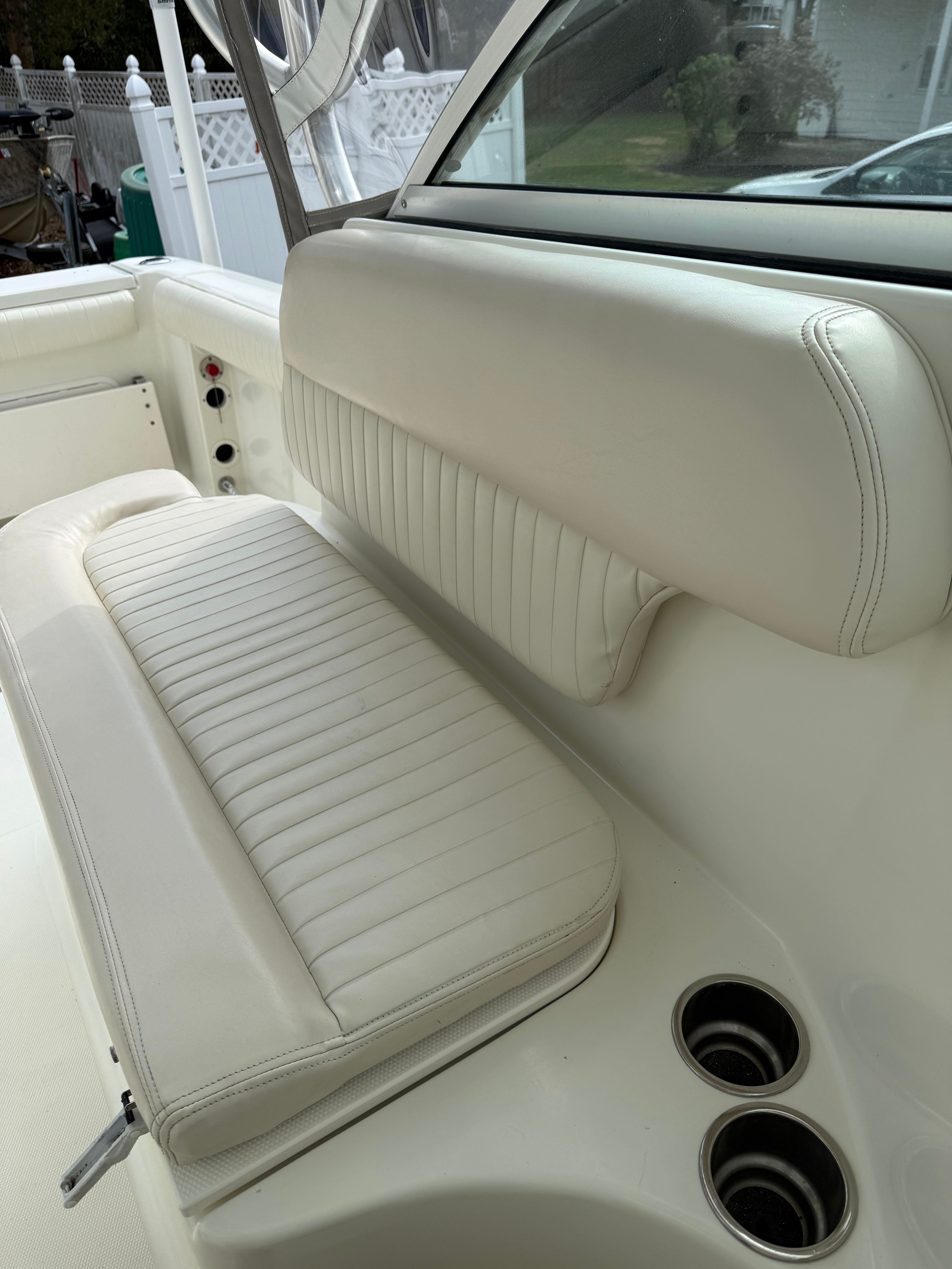 Interior of 2008 Hydra-Sports Vector 2200 VX boat.